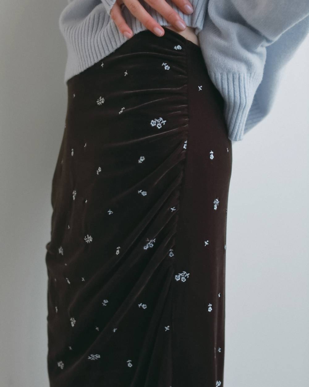 【anuke 2026 winter】Embroidery Flower Velourskirt - Champdelarose