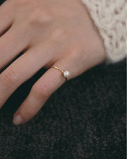 【anuke 2026 winter】Grainpearl Pinky Ring - Champdelarose