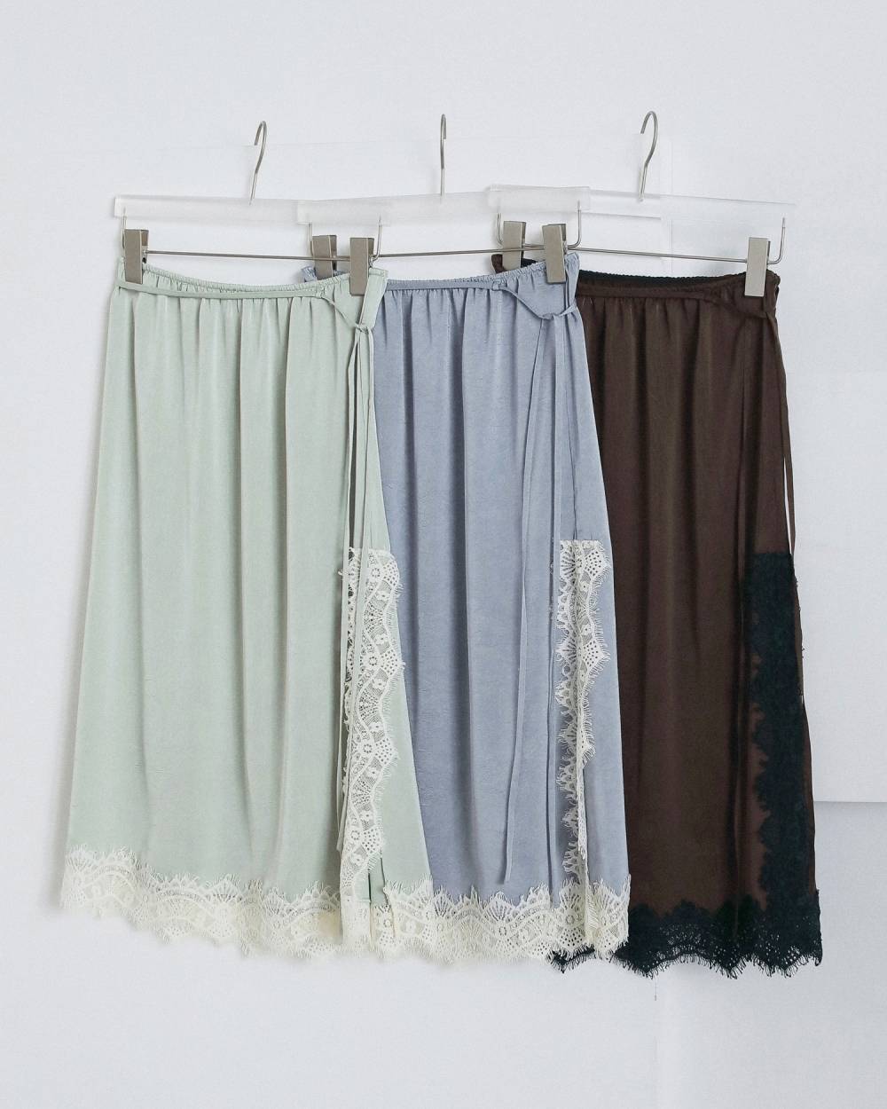 【anuke 2026 winter】Satin Lace Skirt - Champdelarose
