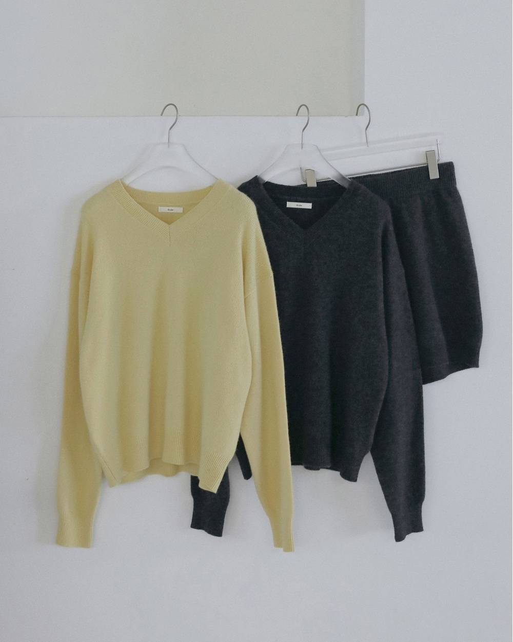 【anuke 2026 winter】Wool Vneck Knit - Champdelarose