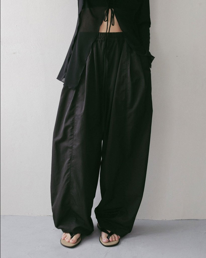 【anuke 2027 SS】Volumetuck Cocoon Pants - 3月下旬頃発送 - Champdelarose