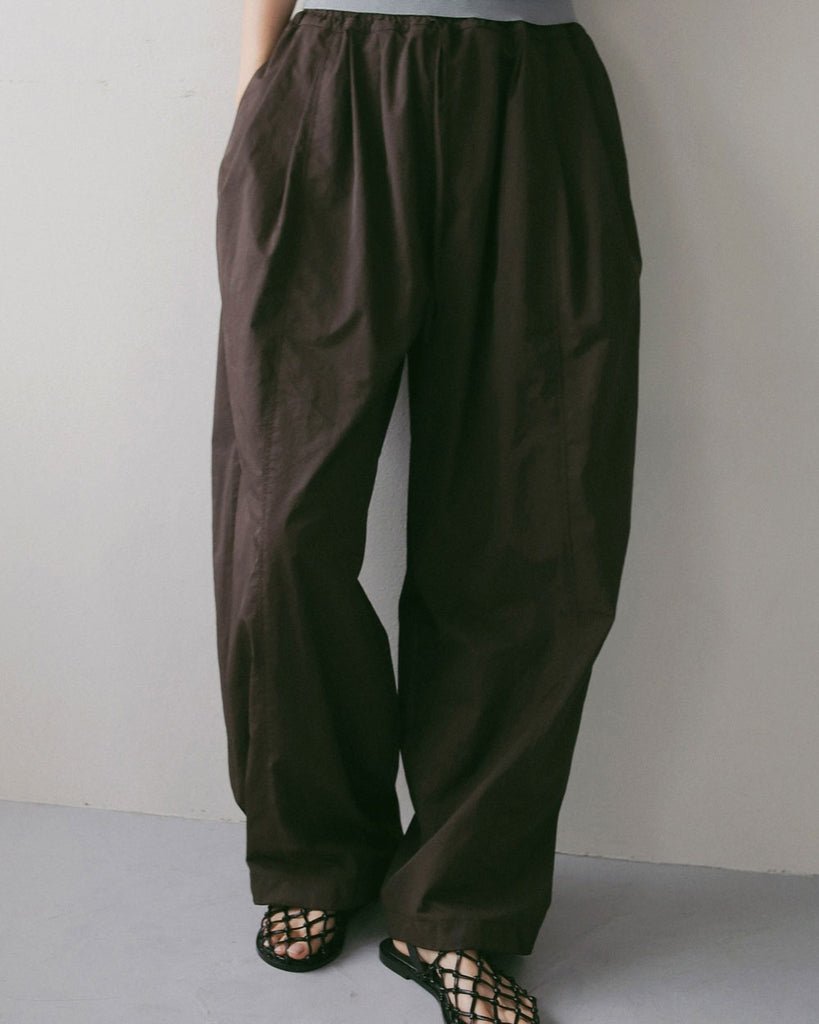 【anuke 2027 SS】Volumetuck Cocoon Pants - 3月下旬頃発送 - Champdelarose