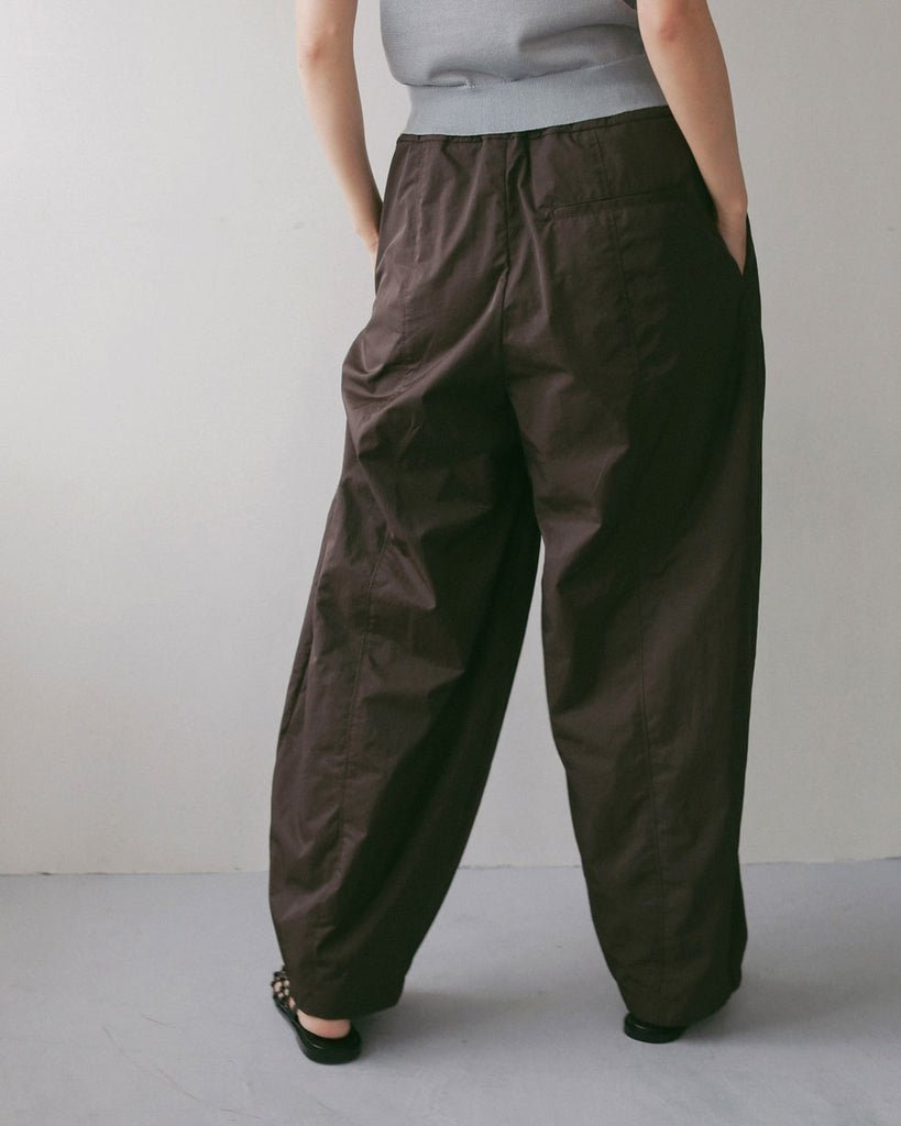 【anuke 2027 SS】Volumetuck Cocoon Pants - 3月下旬頃発送 - Champdelarose