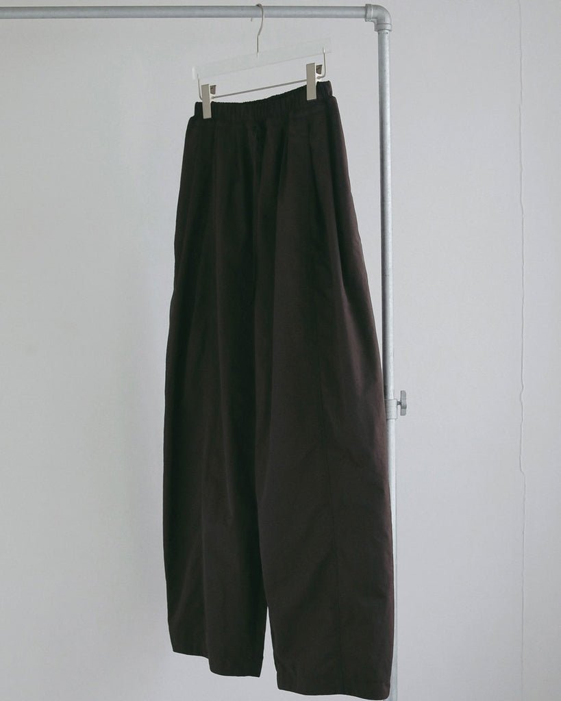 【anuke 2027 SS】Volumetuck Cocoon Pants - 3月下旬頃発送 - Champdelarose