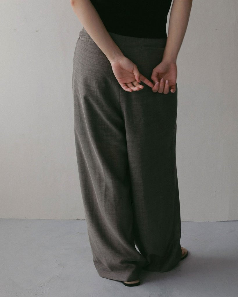 【anuke 2027 SS】Woolchambray Tuck Pants - 4月下旬頃発送 - Champdelarose