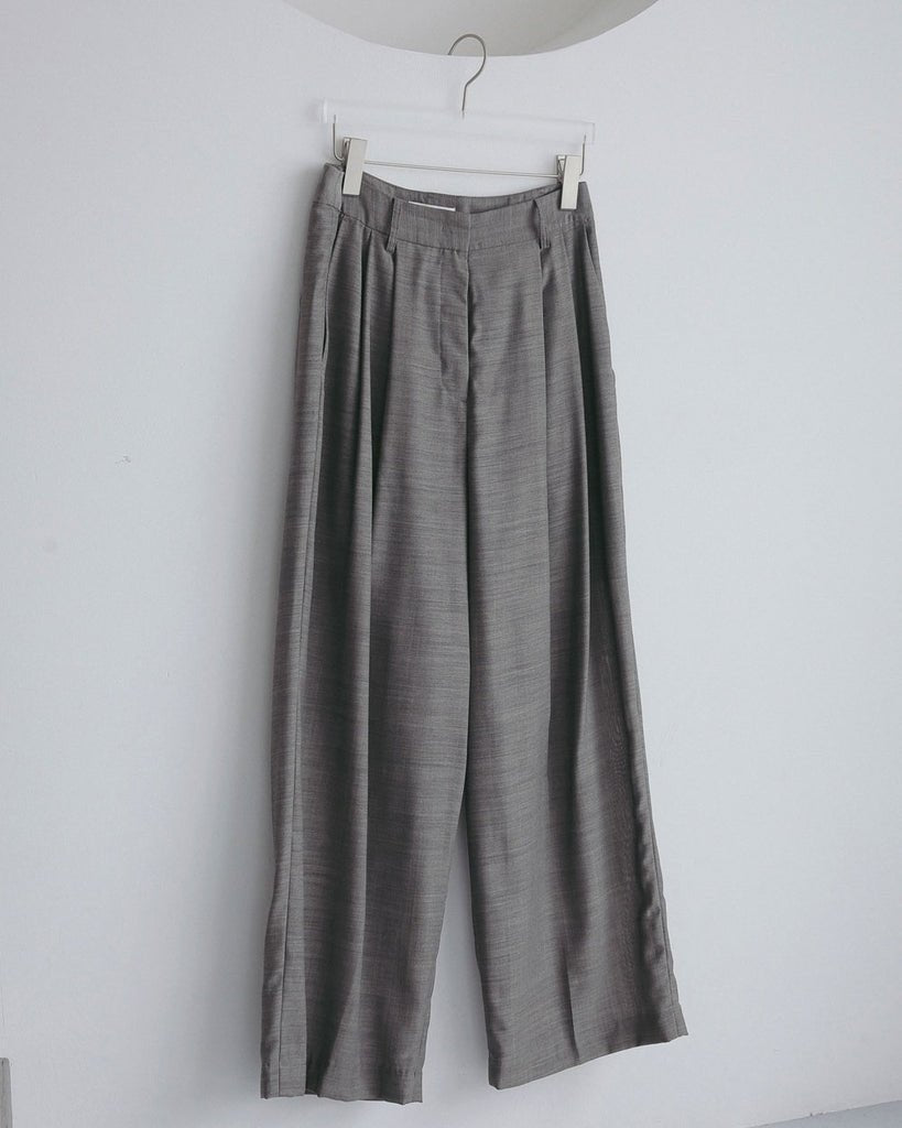 【anuke 2027 SS】Woolchambray Tuck Pants - 4月下旬頃発送 - Champdelarose