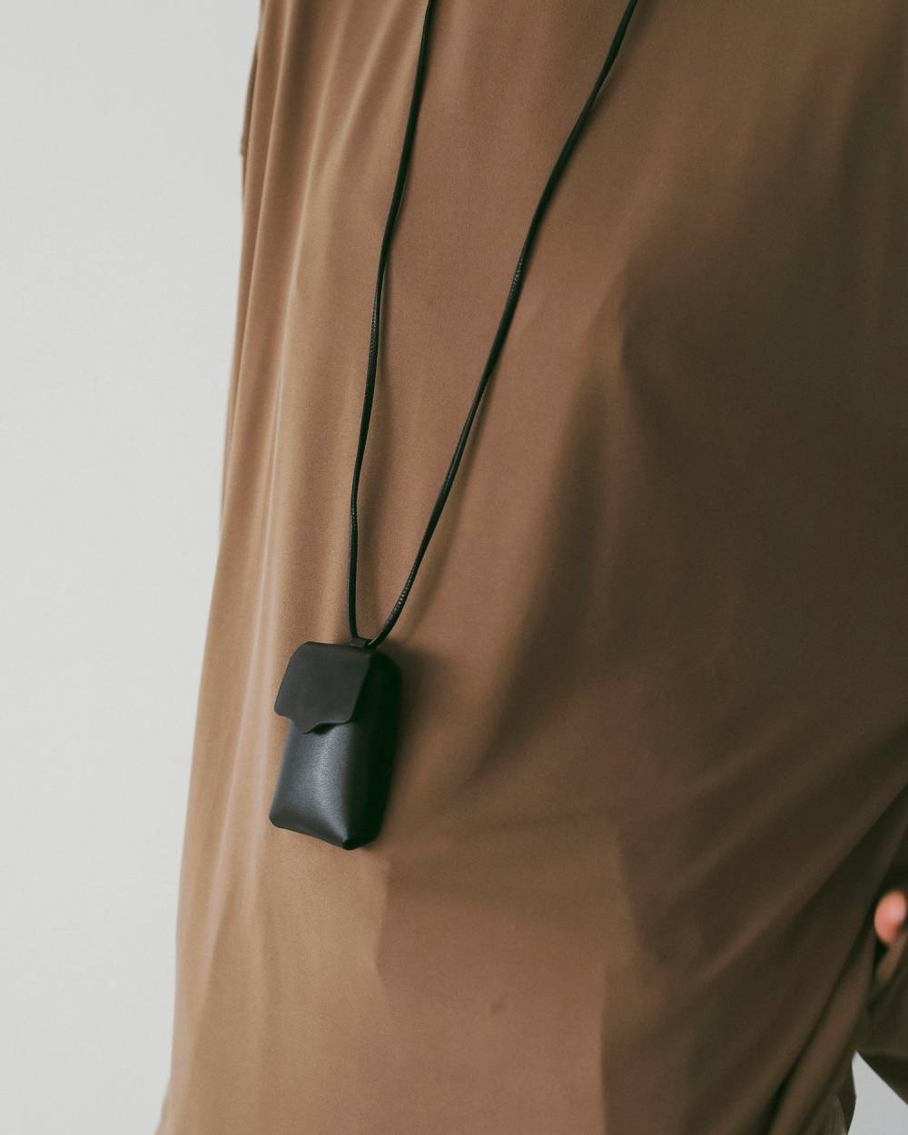 【anuke 26 SPRING / SUMMER】2way Multi Case - Champdelarose