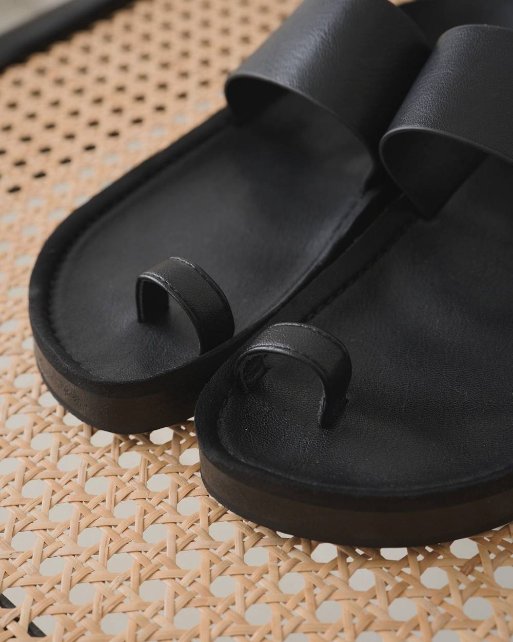 【anuke 26 SPRING / SUMMER】Ecoleather Belt Sandals - Champdelarose