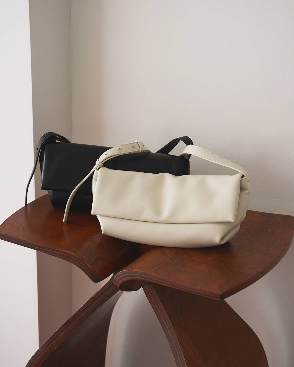 【anuke 26 SPRING / SUMMER】Ecoleather Wrap Bag - Champdelarose