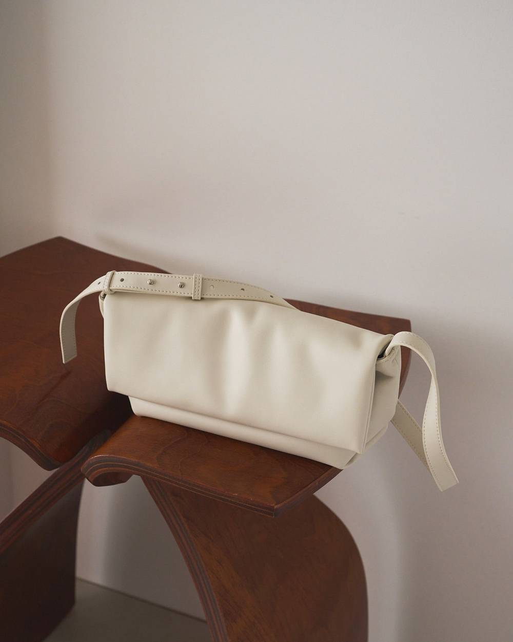 【anuke 26 SPRING / SUMMER】Ecoleather Wrap Bag - Champdelarose