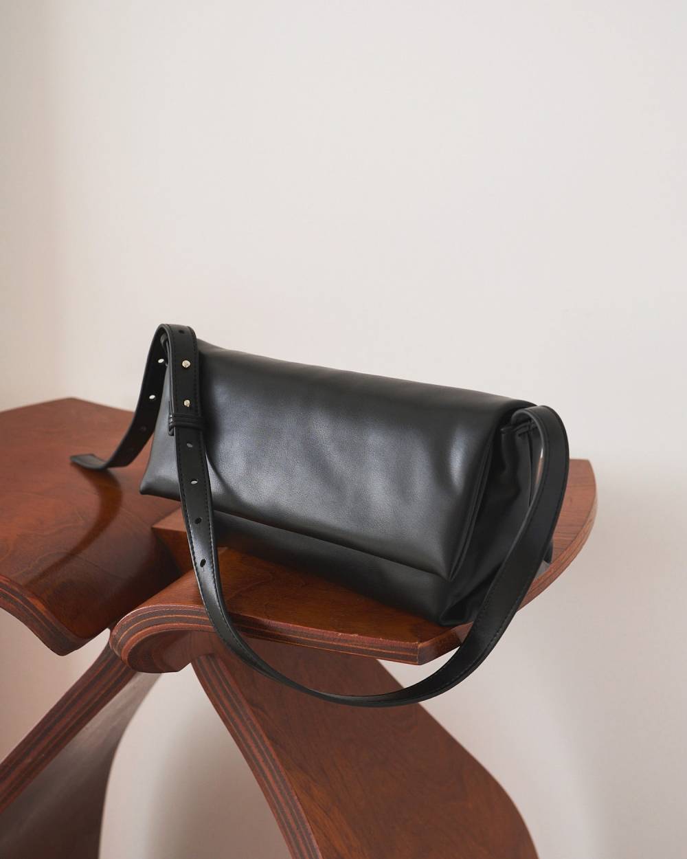 【anuke 26 SPRING / SUMMER】Ecoleather Wrap Bag - Champdelarose