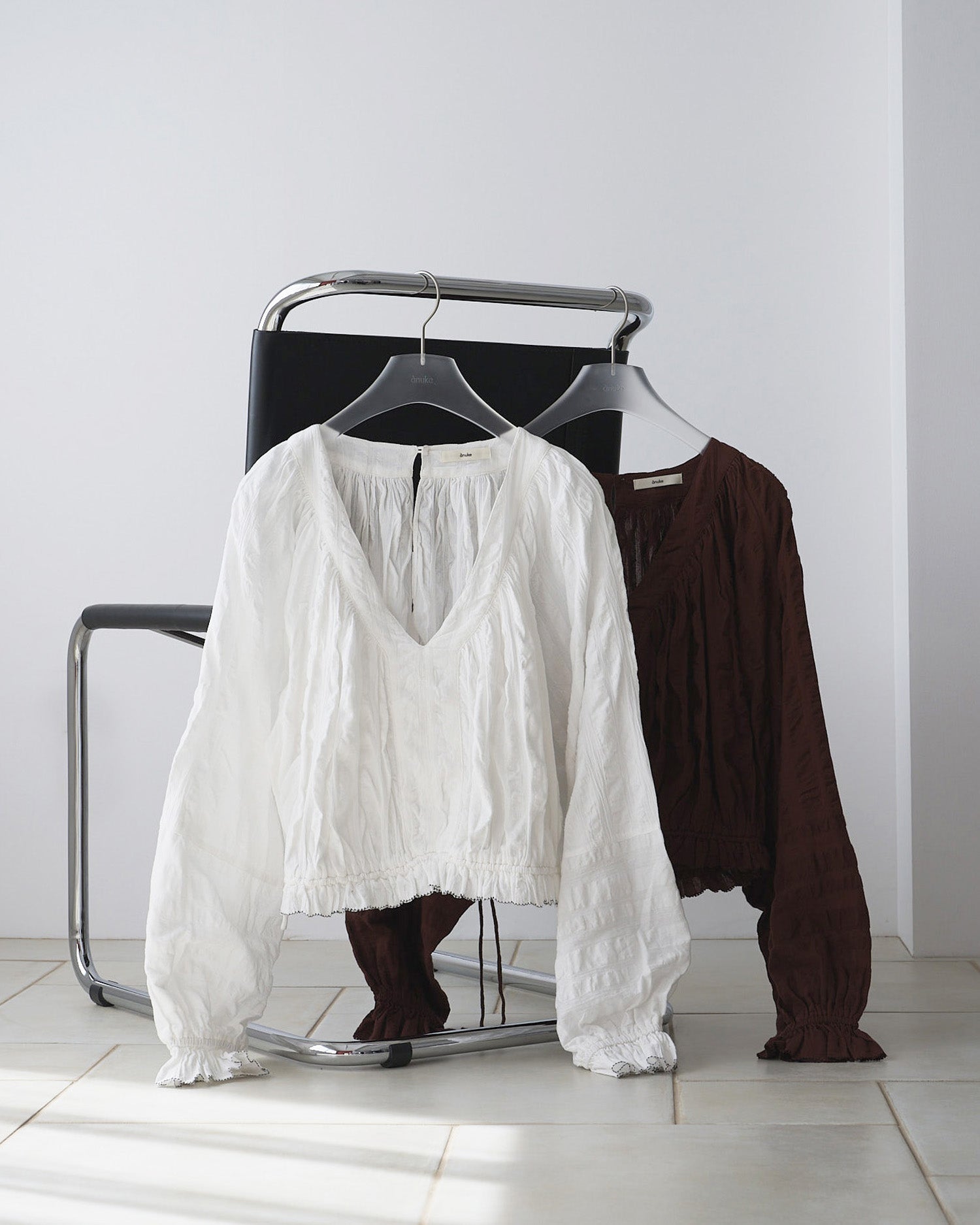【anuke 26 SPRING / SUMMER】Gather Volume Blouse - Champdelarose