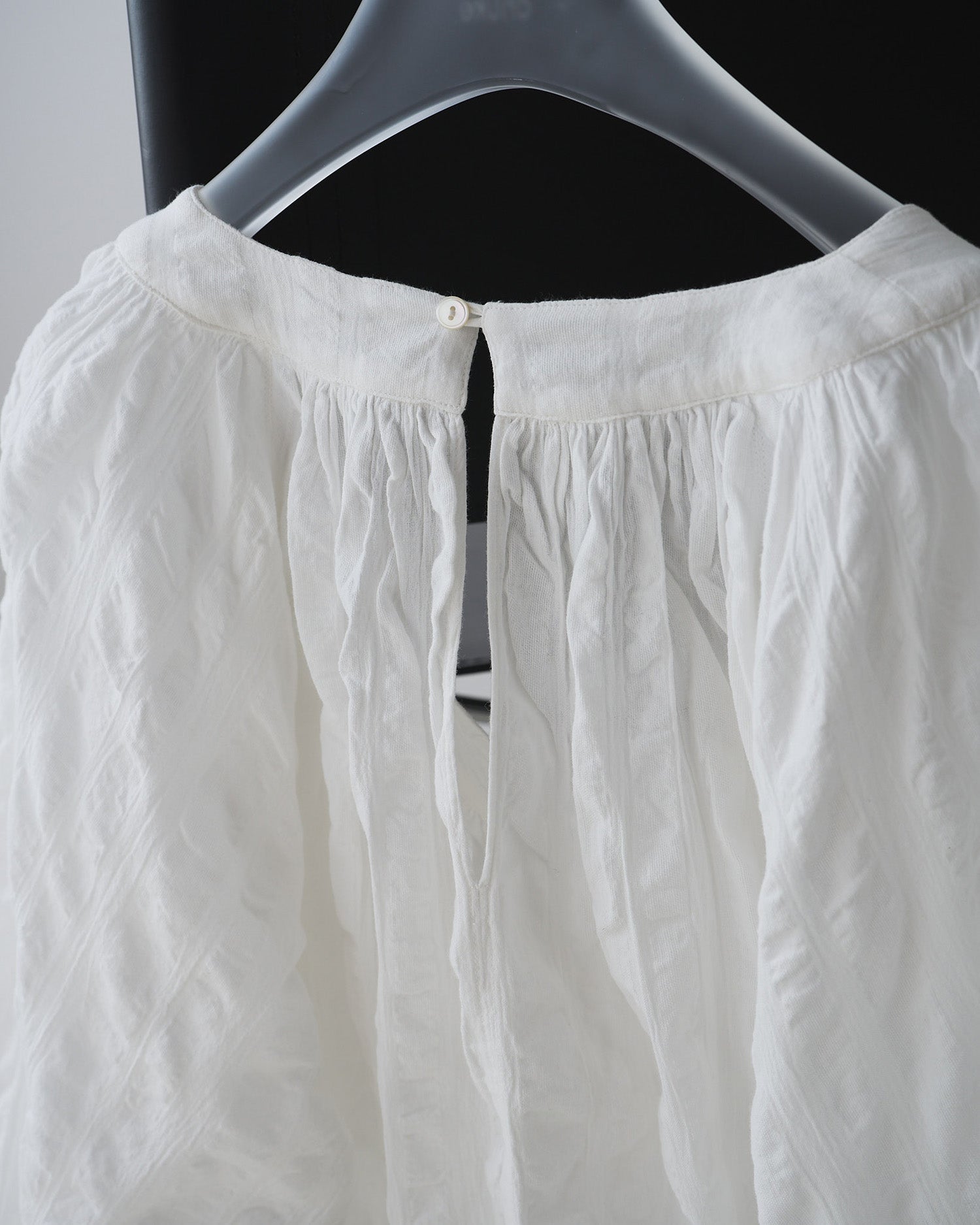 【anuke 26 SPRING / SUMMER】Gather Volume Blouse - Champdelarose