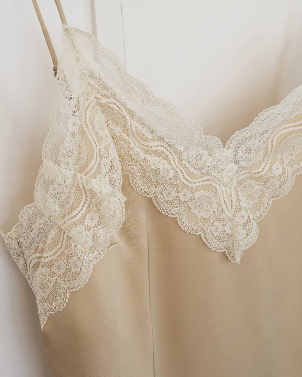 【anuke 26 SPRING / SUMMER】Satin Lace Camisole - Champdelarose