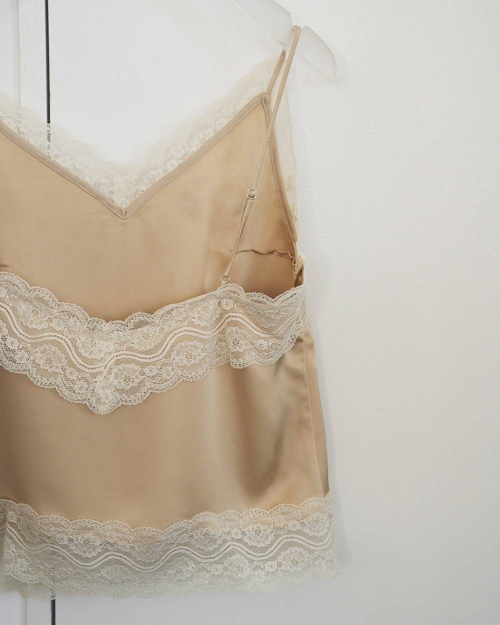 【anuke 26 SPRING / SUMMER】Satin Lace Camisole - Champdelarose