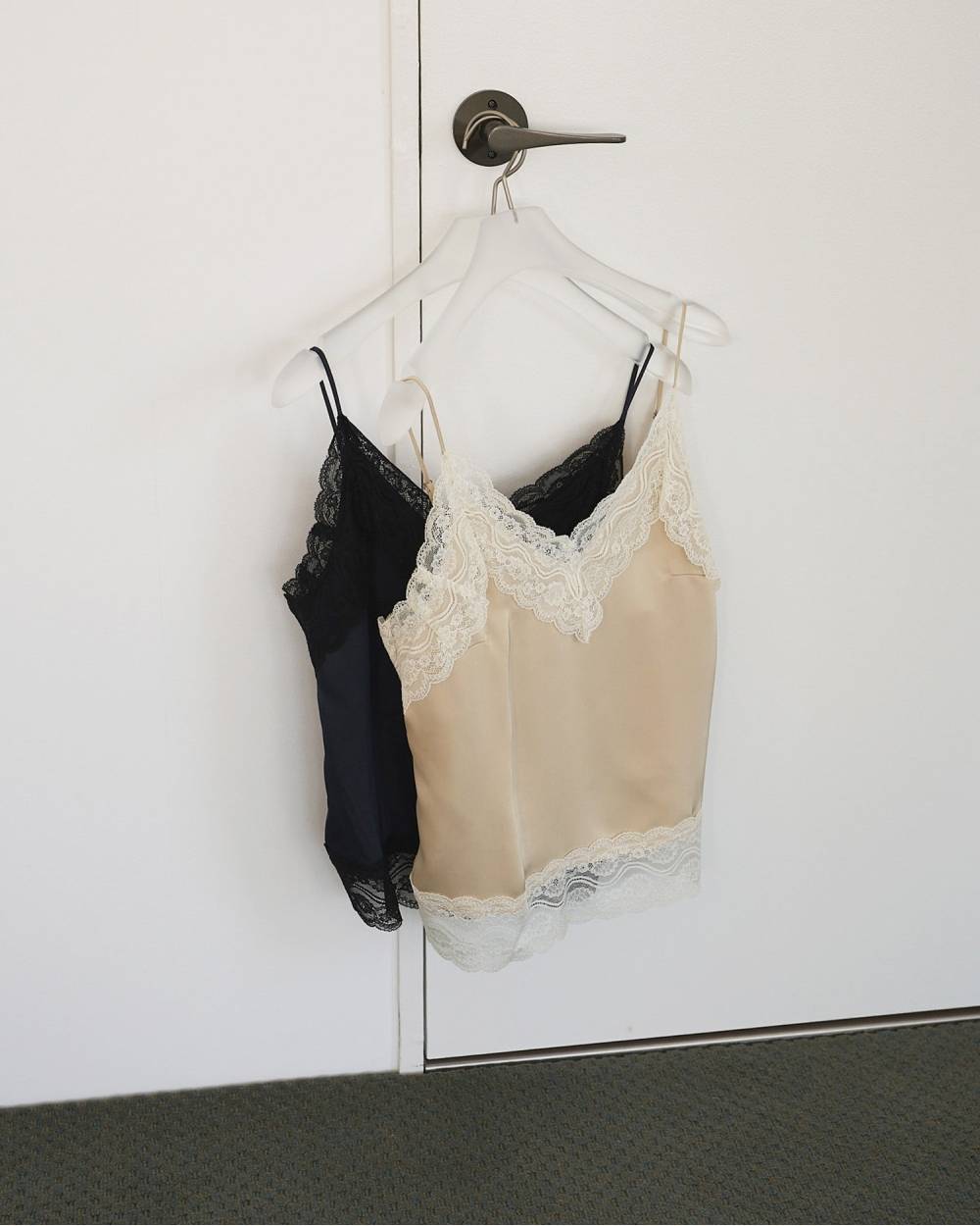 【anuke 26 SPRING / SUMMER】Satin Lace Camisole - Champdelarose
