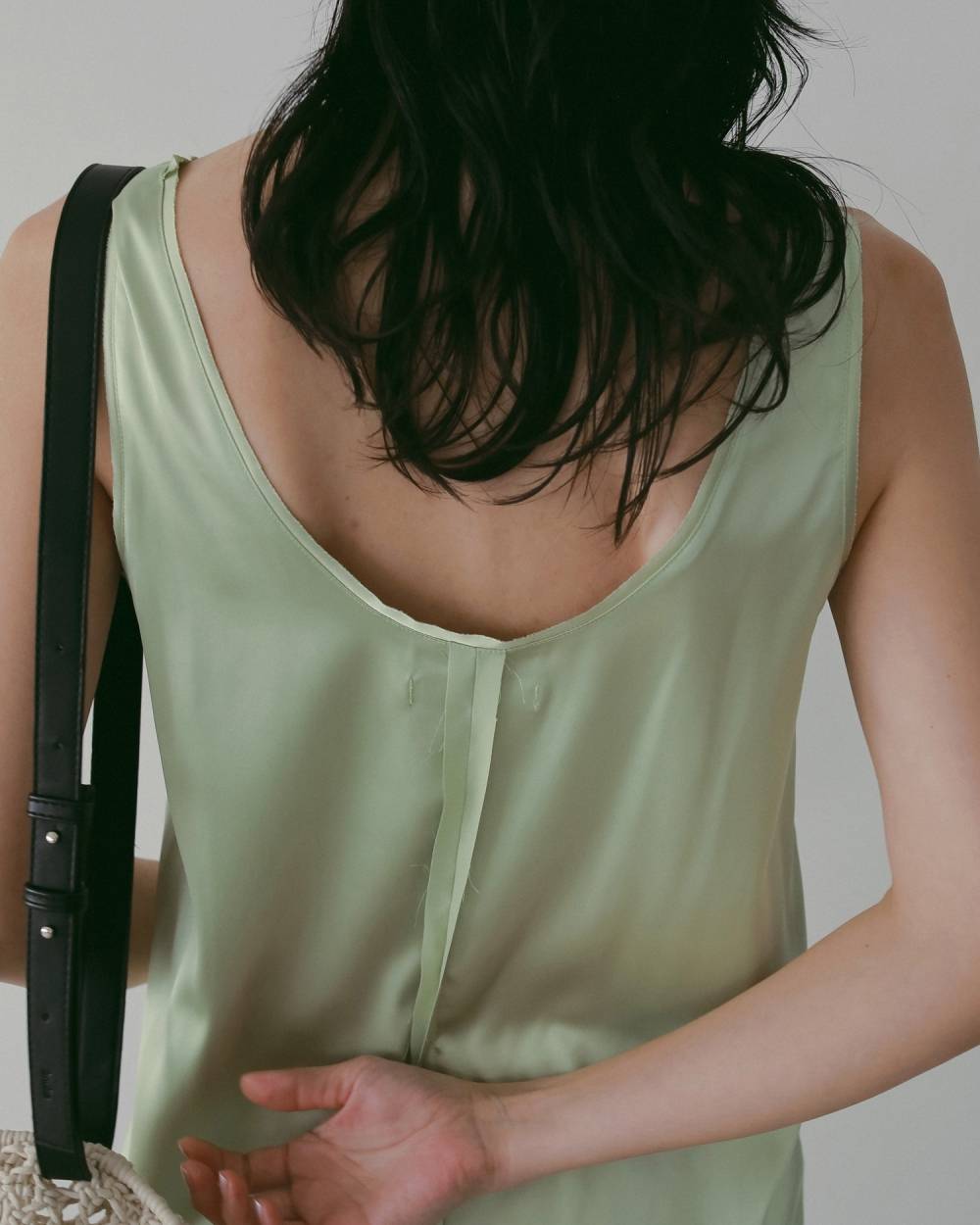 【anuke 26 SPRING / SUMMER】Satin Uneck Tops - Champdelarose