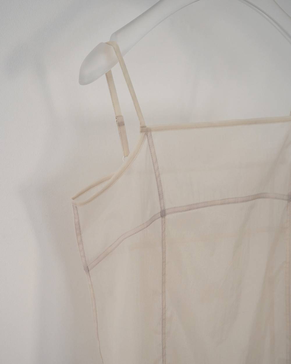 【anuke 26 SPRING / SUMMER】Sheer Panel Longcamisole - Champdelarose
