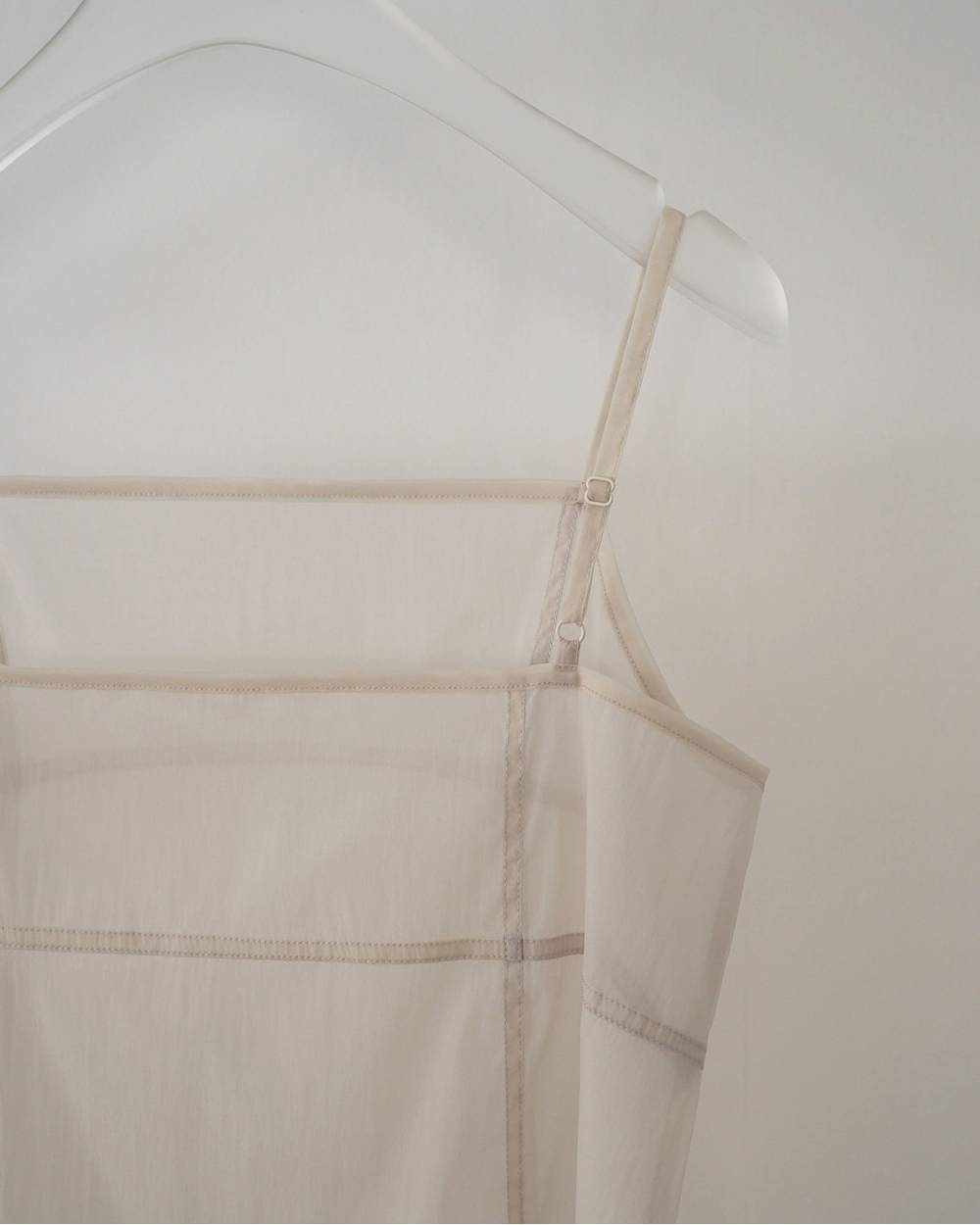 【anuke 26 SPRING / SUMMER】Sheer Panel Longcamisole - Champdelarose