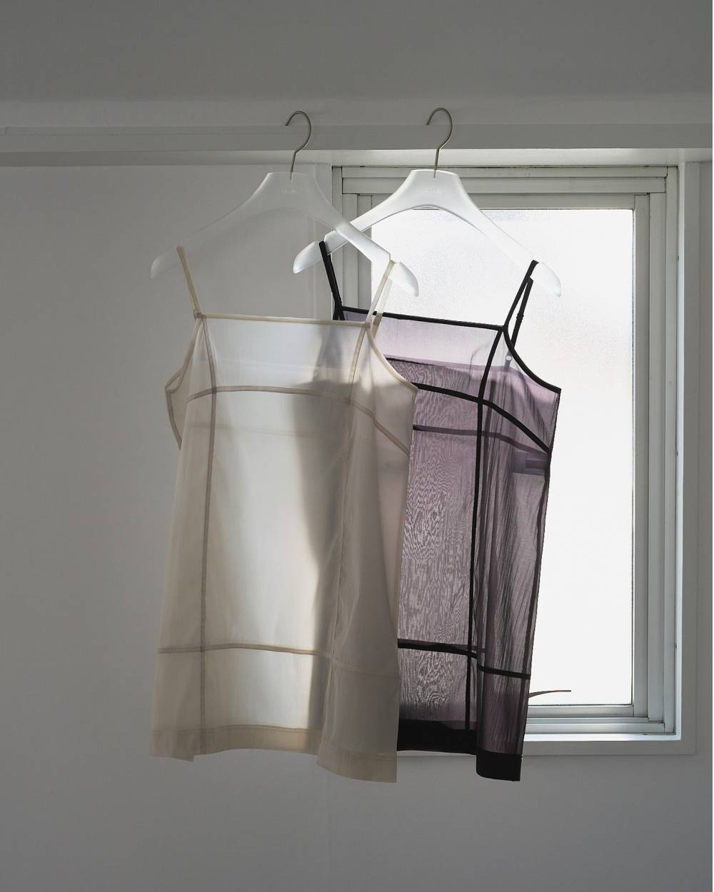 【anuke 26 SPRING / SUMMER】Sheer Panel Longcamisole - Champdelarose