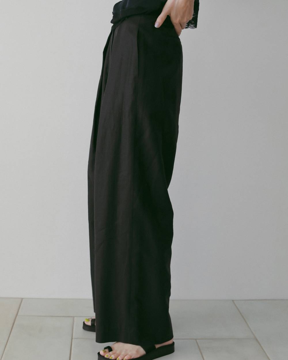 【anuke 26 SPRING / SUMMER】Sheer Tuck Pants - Champdelarose