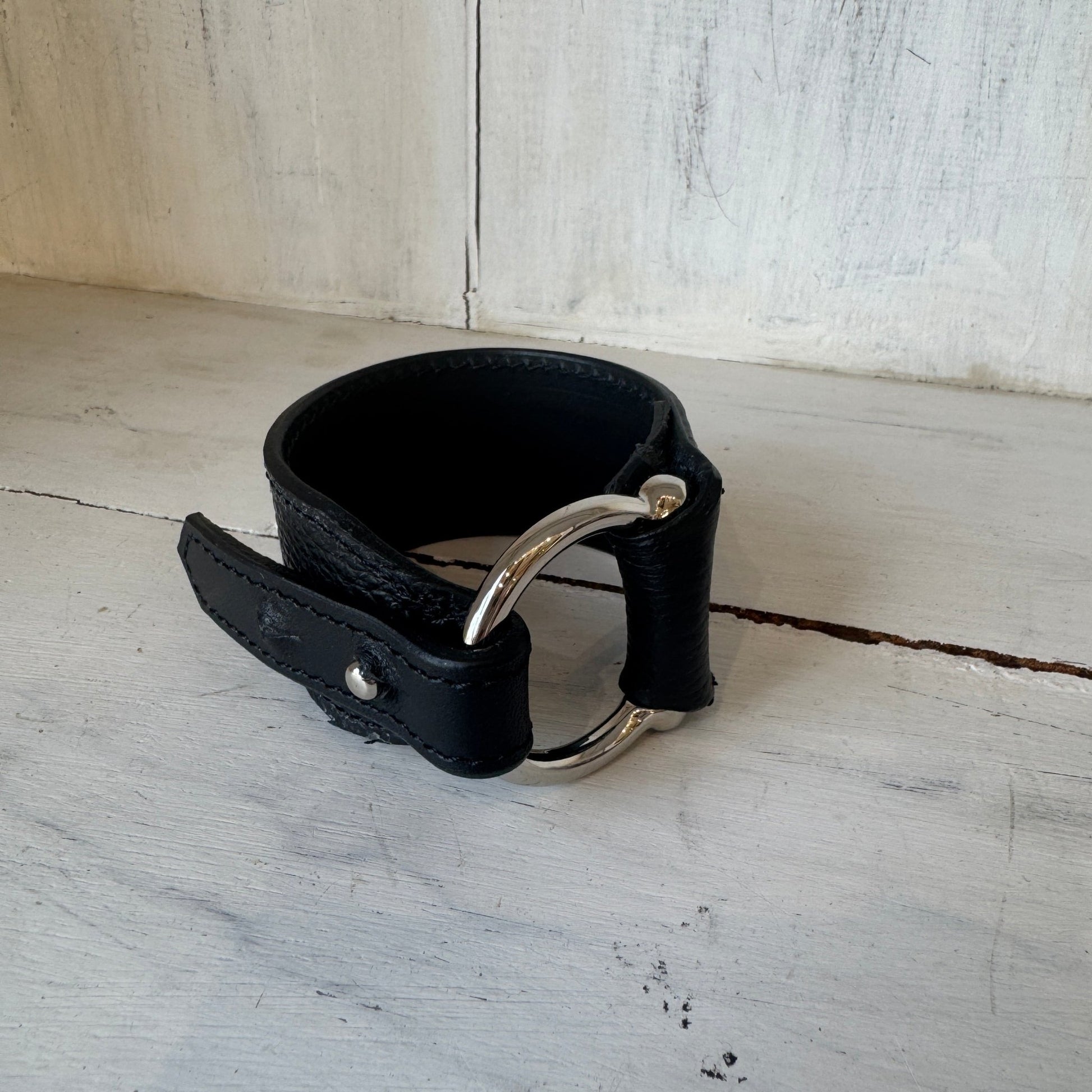 【ATELIER BRUGGE】Horse shoe wide leather bracelet - Champdelarose