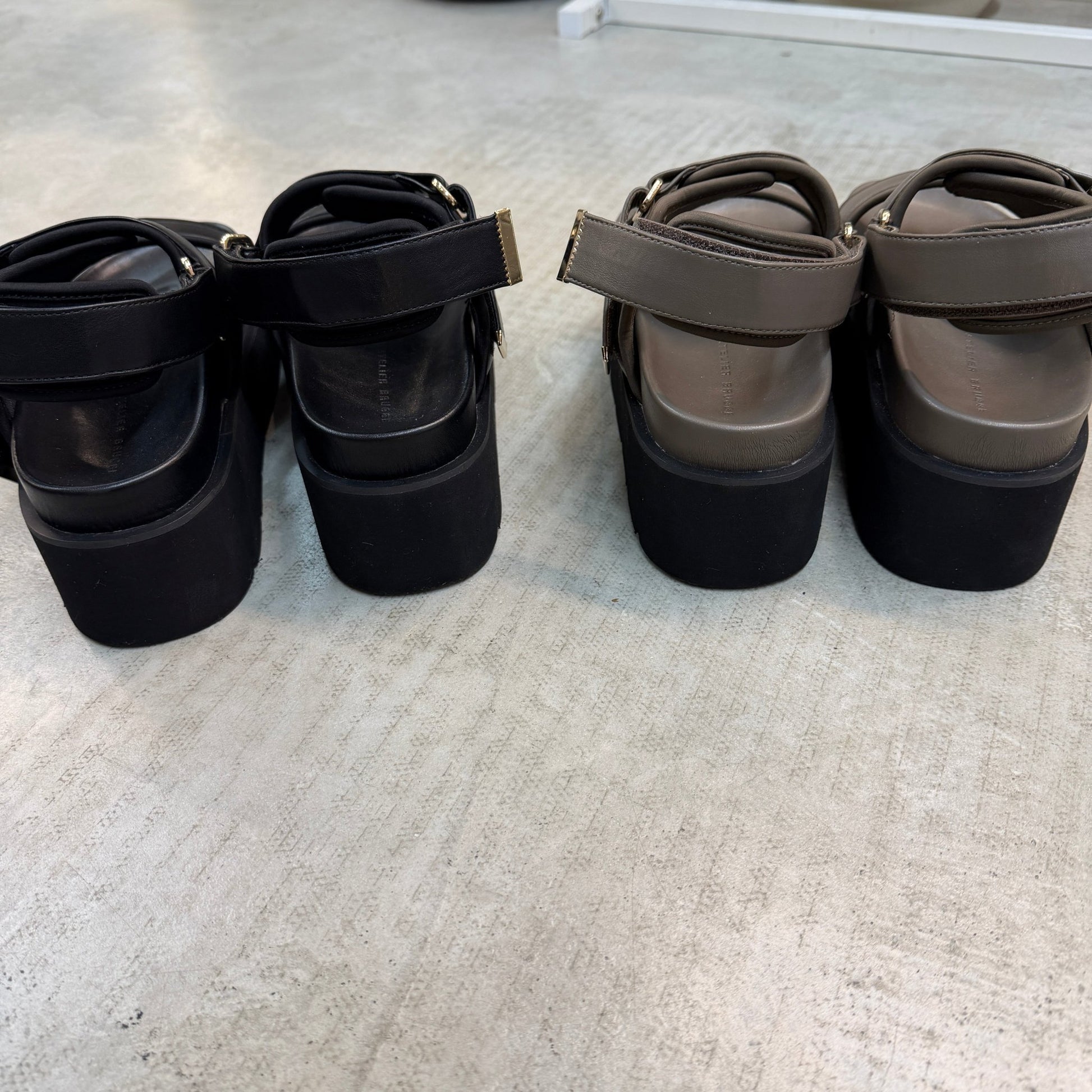 【ATELIER BRUGGE】Velcro straps plat form sandals - Champdelarose
