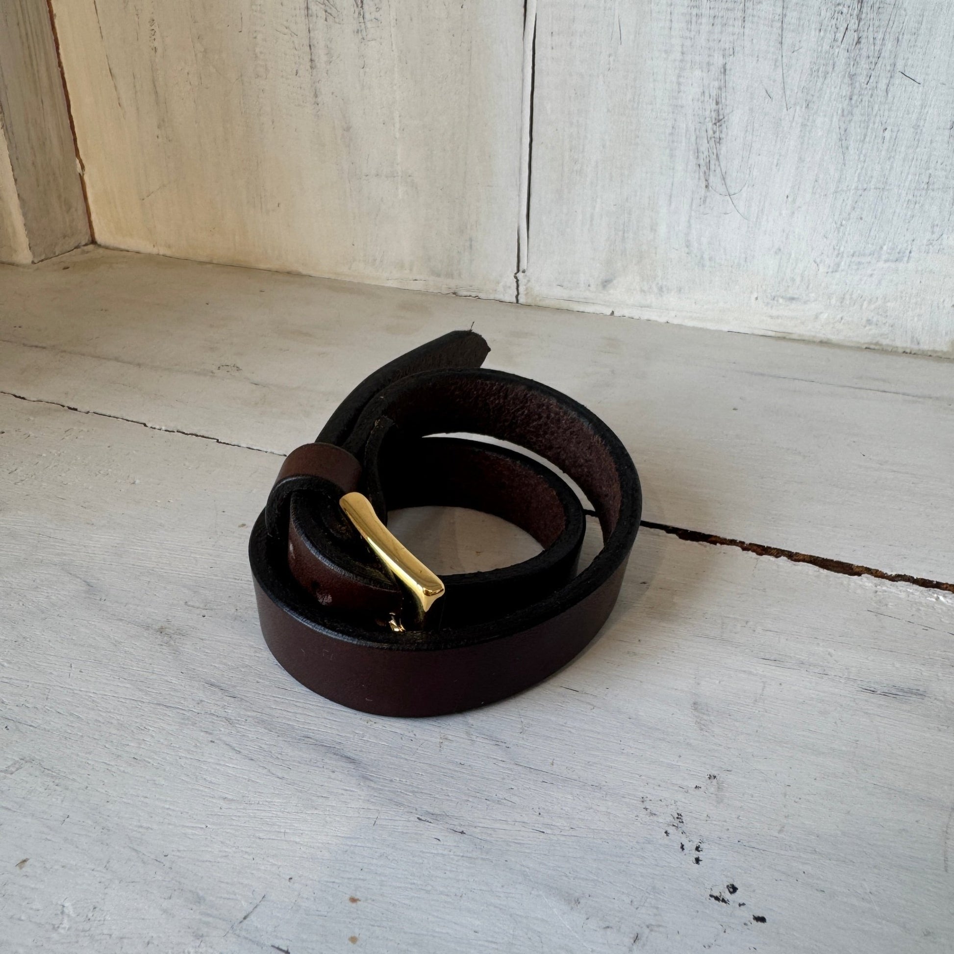 【ATELIER BRUGGE】W leather bracelet - Champdelarose