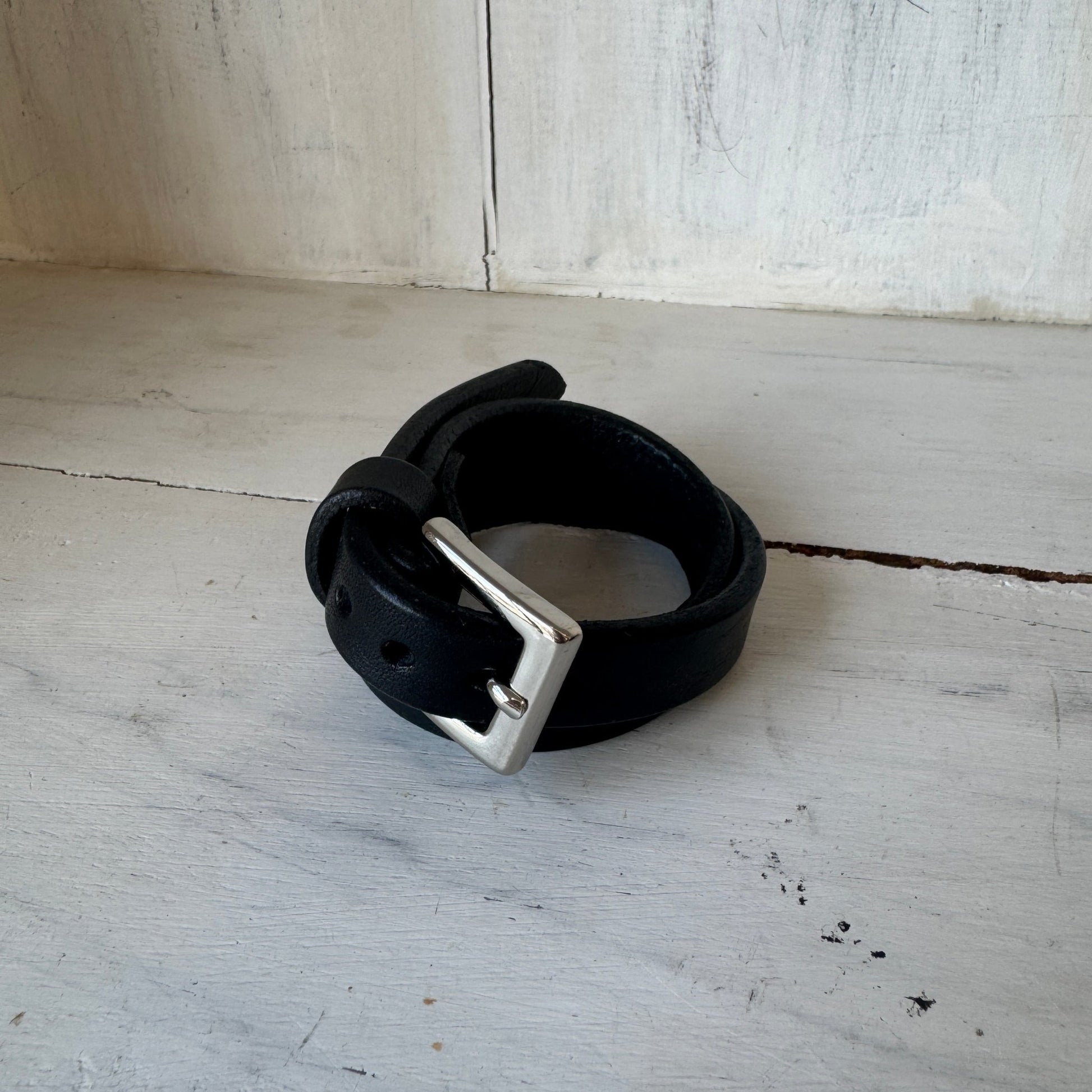 【ATELIER BRUGGE】W leather bracelet - Champdelarose