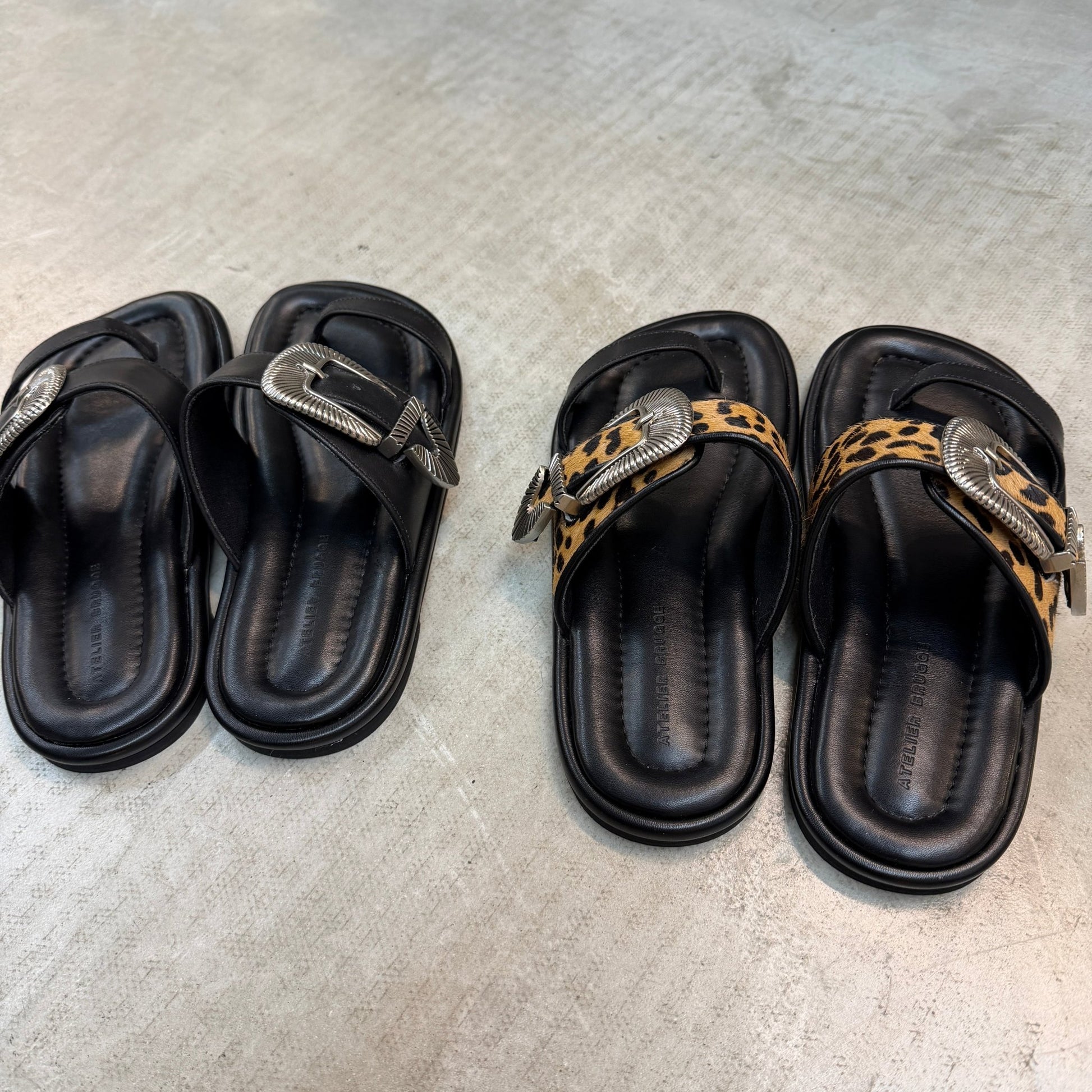 【ATELIER BRUGGE】Western buckle thong sandals - Champdelarose