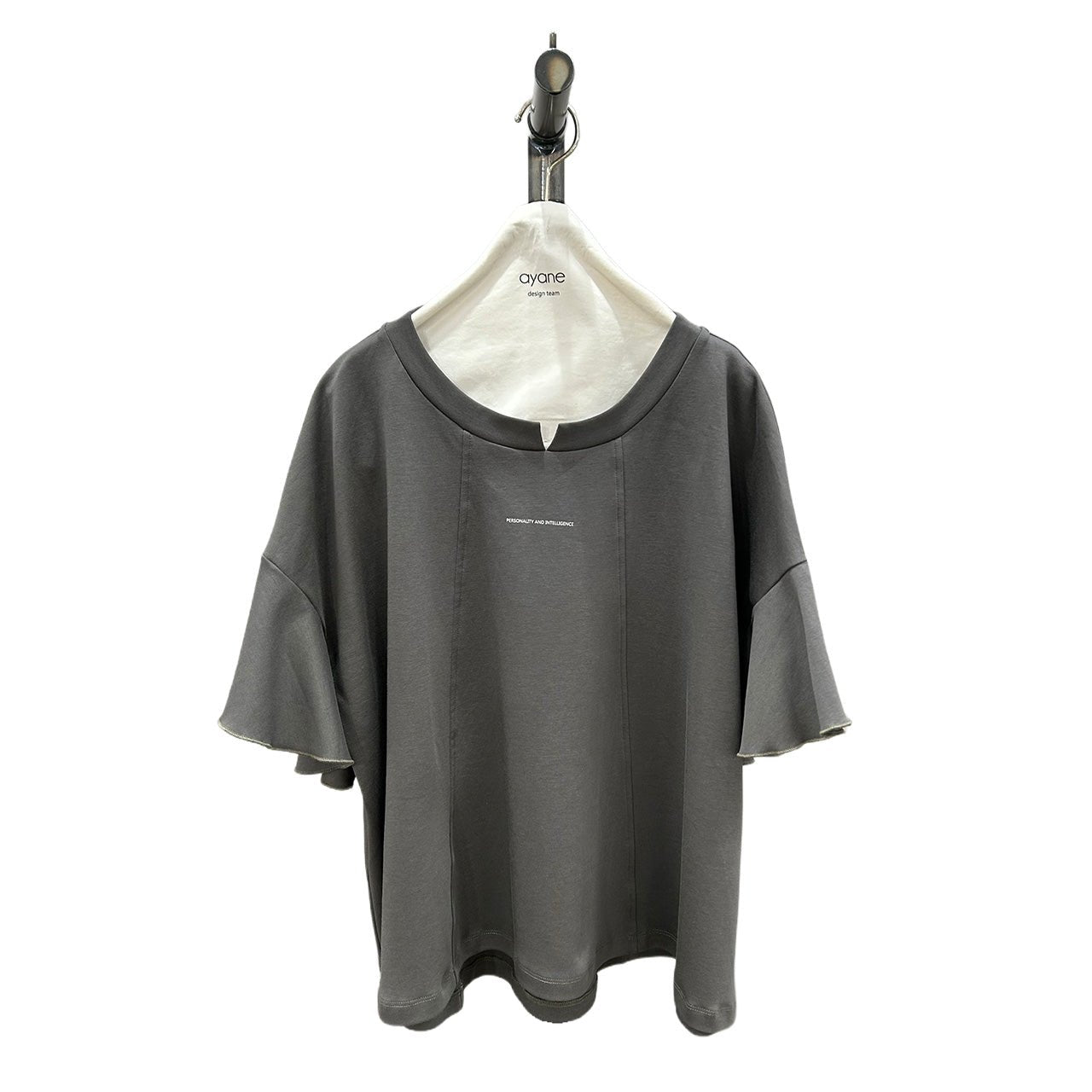 【ayane 2026 MID SUMMER COLLECTION】ラッフルスリーブフレアTシャツ - Champdelarose
