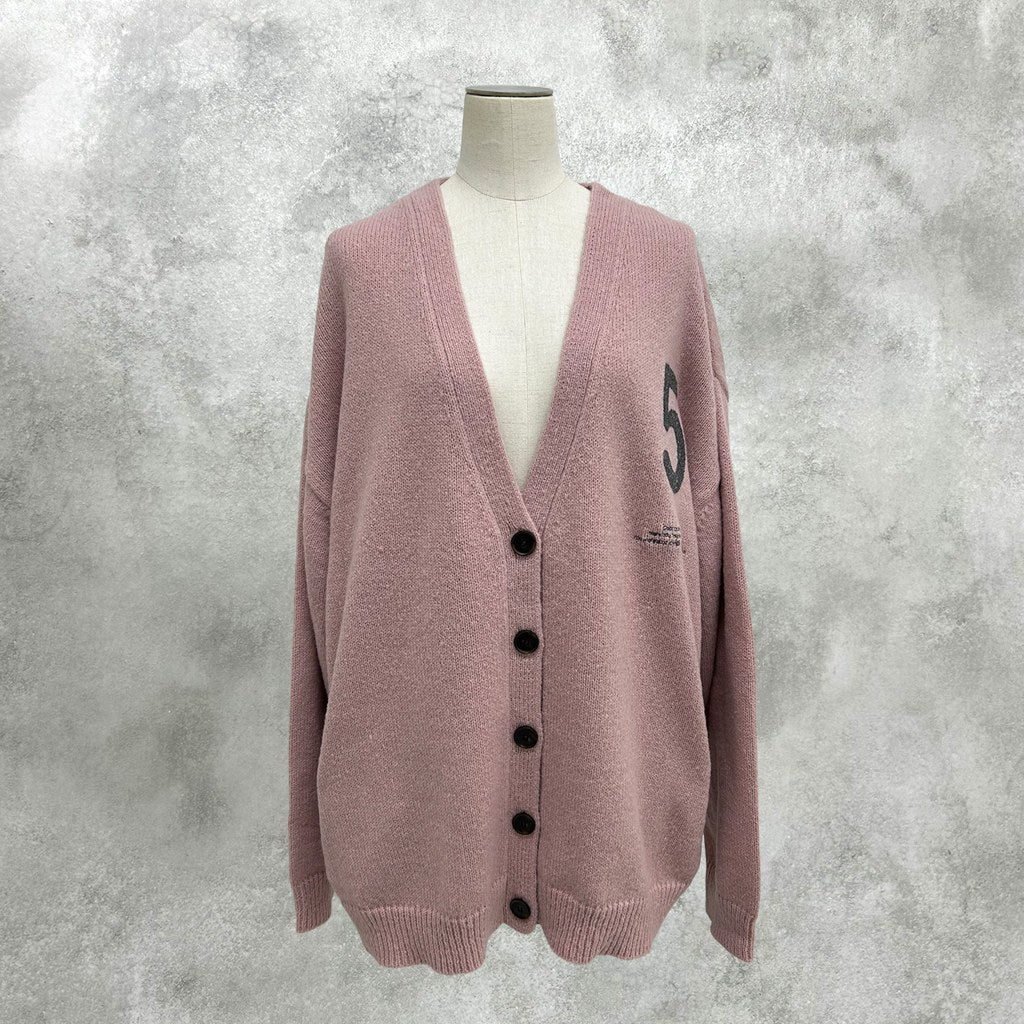 【ayane 2027 EARLY SPRING】ロゴ刺繡ニットカーディガン - 11月下旬頃発送 - Champdelarose