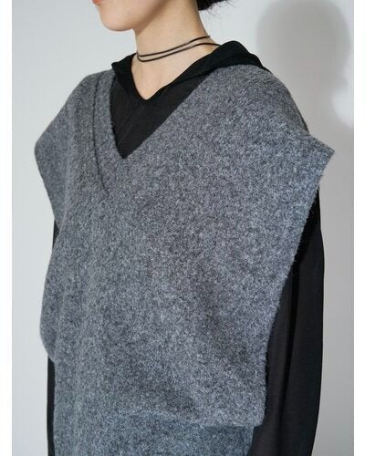 【CHIGNON 2026 AUTUMN】サイドオープンVネックニットVT - Champdelarose