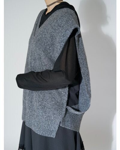 【CHIGNON 2026 AUTUMN】サイドオープンVネックニットVT - Champdelarose