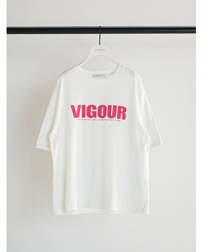 【CHIGNON 2026 SPRING】"VIGOUR"プリントTee - Champdelarose
