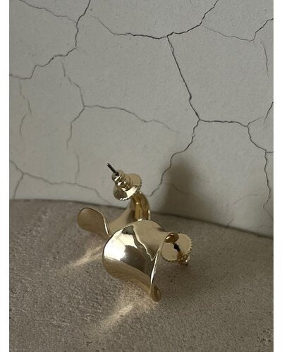 【CHIGNON 2026 SUMMER COLECTION】トライアングルカーブラップピアス - Champdelarose