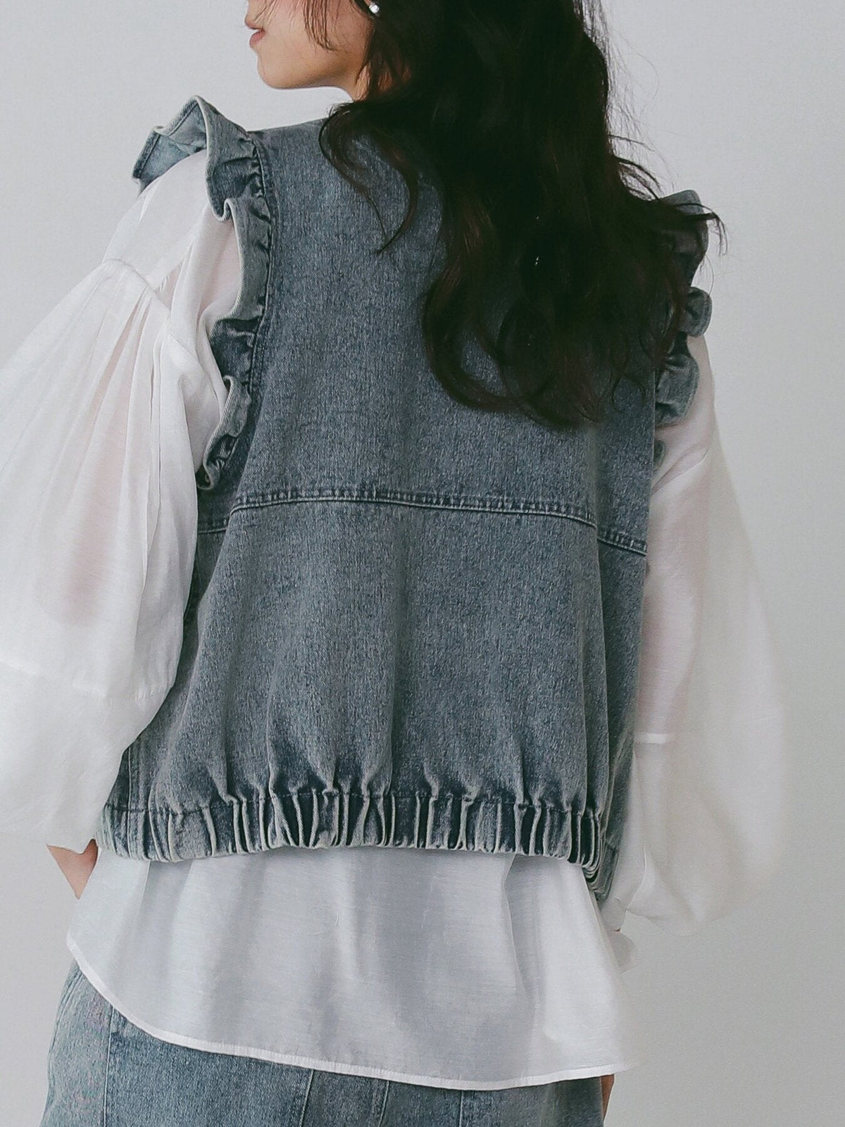 【CHIGNON 2027 PRE-SPRING】ヴィンテージデニムフリルベスト - 12月中旬頃発送 - Champdelarose