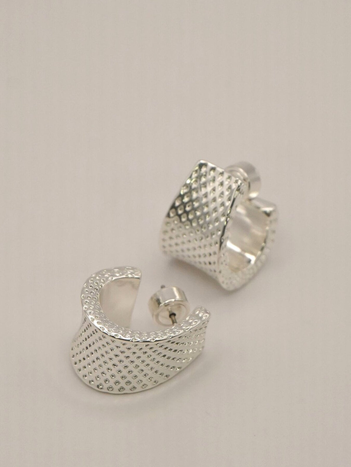 【CHIGNON 2027 PRE-SPRING】ドットワイドフープピアス - 12月下旬頃発送 - Champdelarose