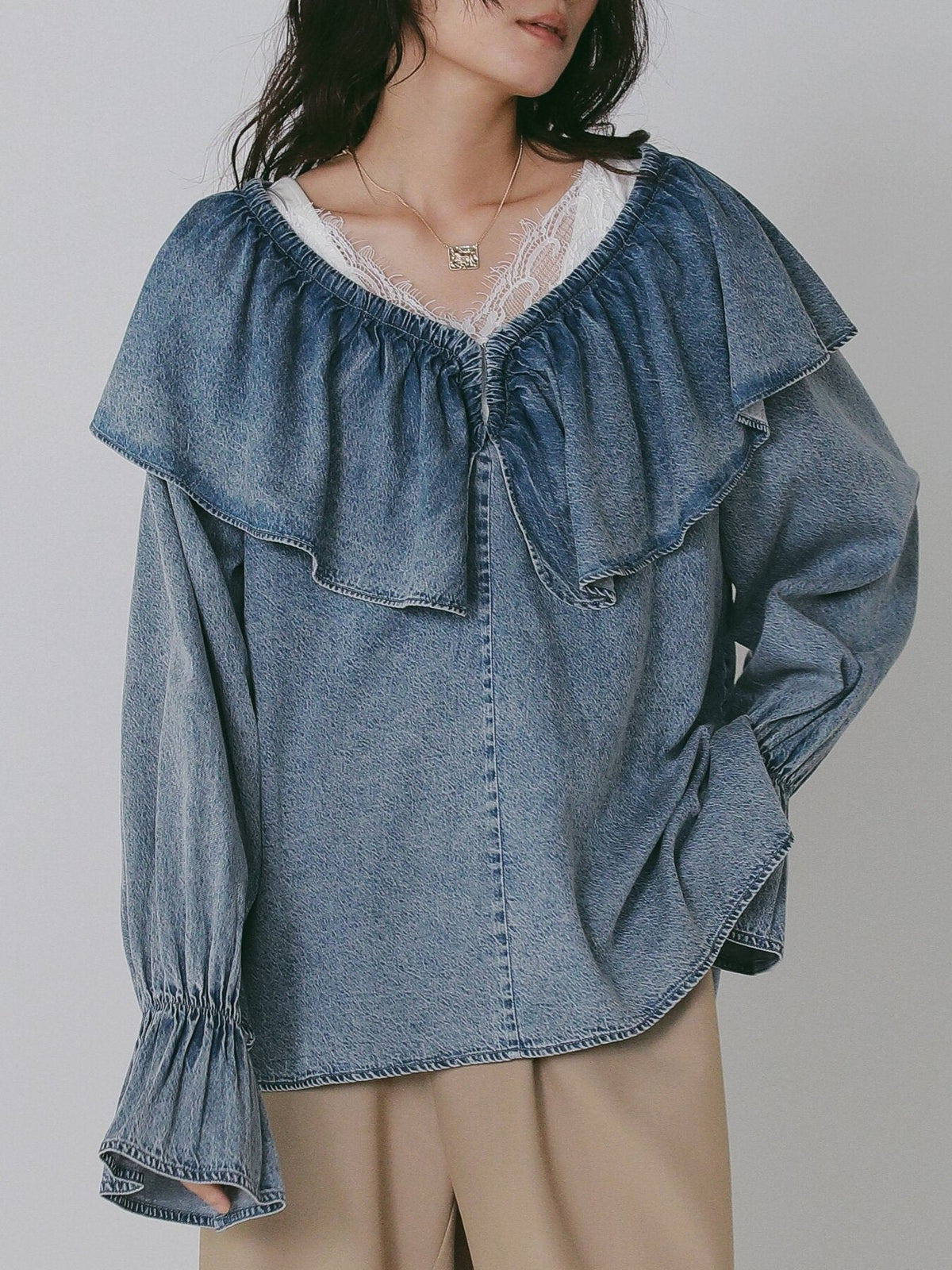 【CHIGNON 2027 PRE-SPRING】オーバーフリルデニムBL - 12月中旬頃発送 - Champdelarose