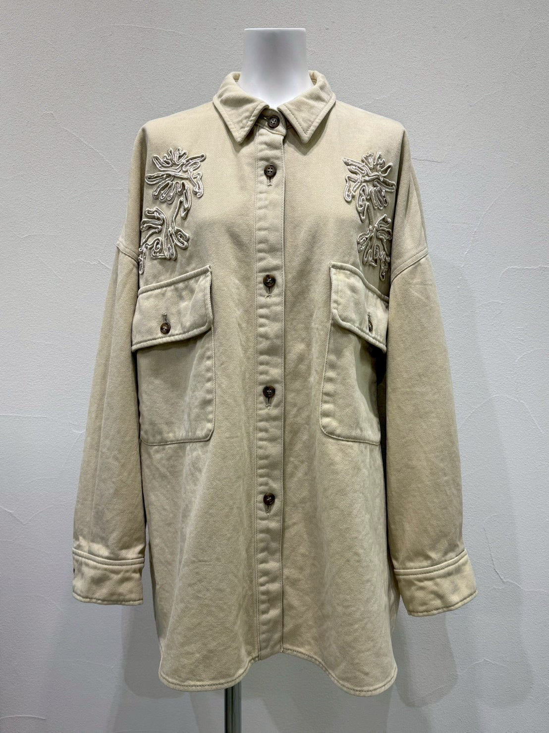 【CYAN 2026 AW VOL.2】刺繍オーバーシャツブルゾン - 10月下旬頃発送 - Champdelarose
