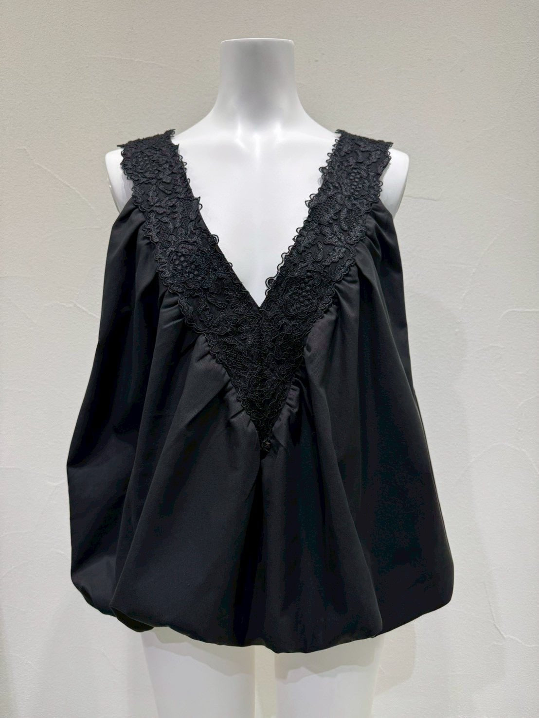 【CYAN 2026 AW VOL.2】レースネックバルーンベスト - 10月下旬頃発送 - Champdelarose