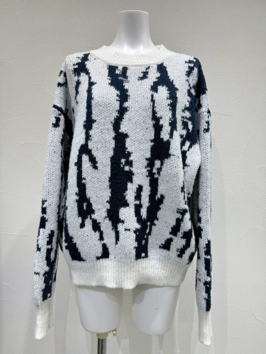 【CYAN 2026 AW VOL.2】ジオメトジャガードニット - 10月下旬頃発送 - Champdelarose