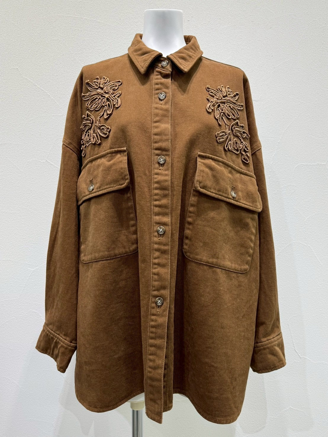 【CYAN 2026 AW VOL.2】刺繍オーバーシャツブルゾン - 10月下旬頃発送 - Champdelarose
