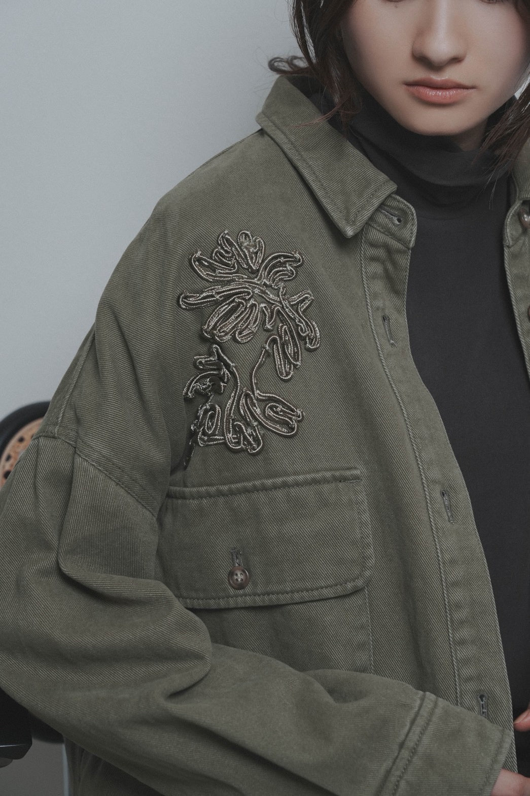 【CYAN 2026 AW VOL.2】刺繍オーバーシャツブルゾン - 10月下旬頃発送 - Champdelarose