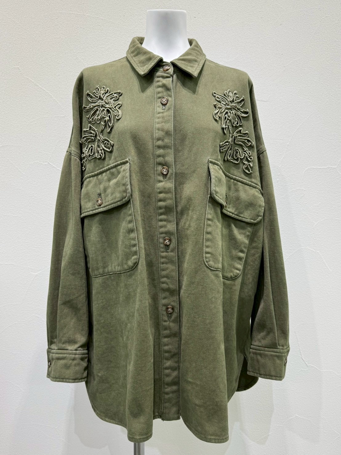 【CYAN 2026 AW VOL.2】刺繍オーバーシャツブルゾン - 10月下旬頃発送 - Champdelarose