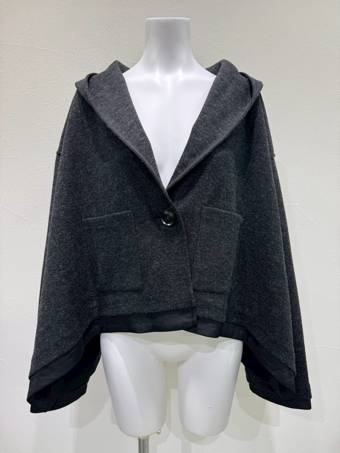 【CYAN 2026 AW VOL.2】ラウンドヘムフラノショートフーディ - 11月中旬頃発送 - Champdelarose
