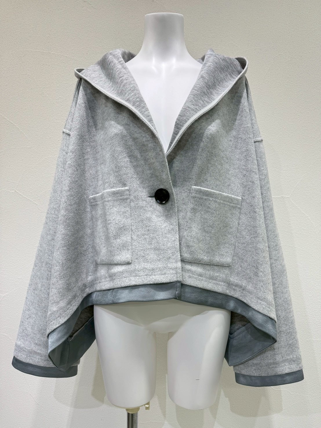 【CYAN 2026 AW VOL.2】ラウンドヘムフラノショートフーディ - 11月中旬頃発送 - Champdelarose