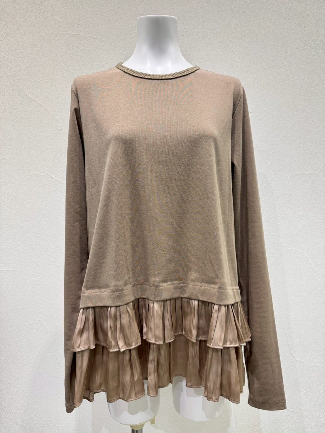 【CYAN 2026 AW VOL.2】レイヤーギャザーヘムTOPS - 10月下旬頃発送 - Champdelarose