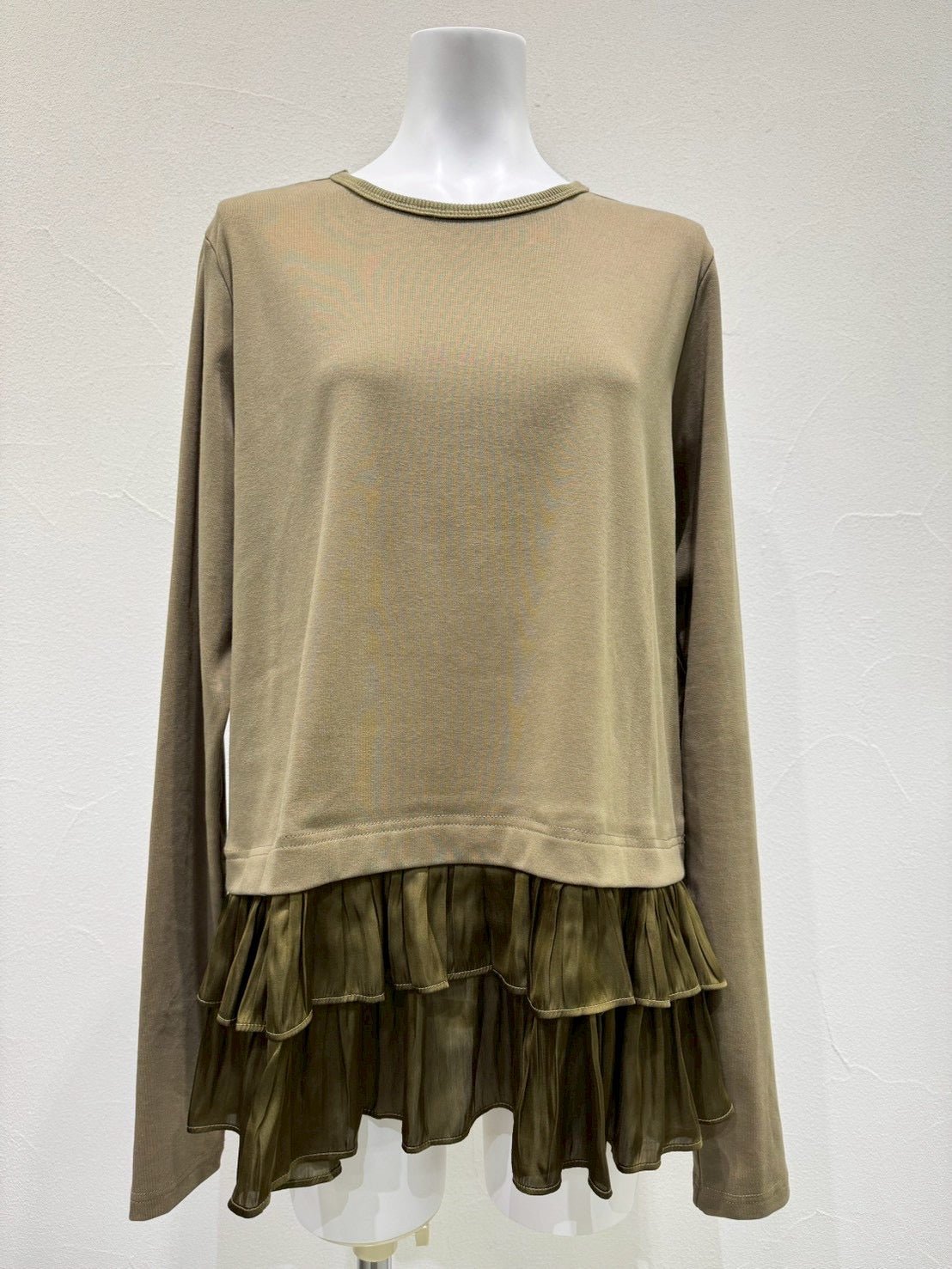 【CYAN 2026 AW VOL.2】レイヤーギャザーヘムTOPS - 10月下旬頃発送 - Champdelarose