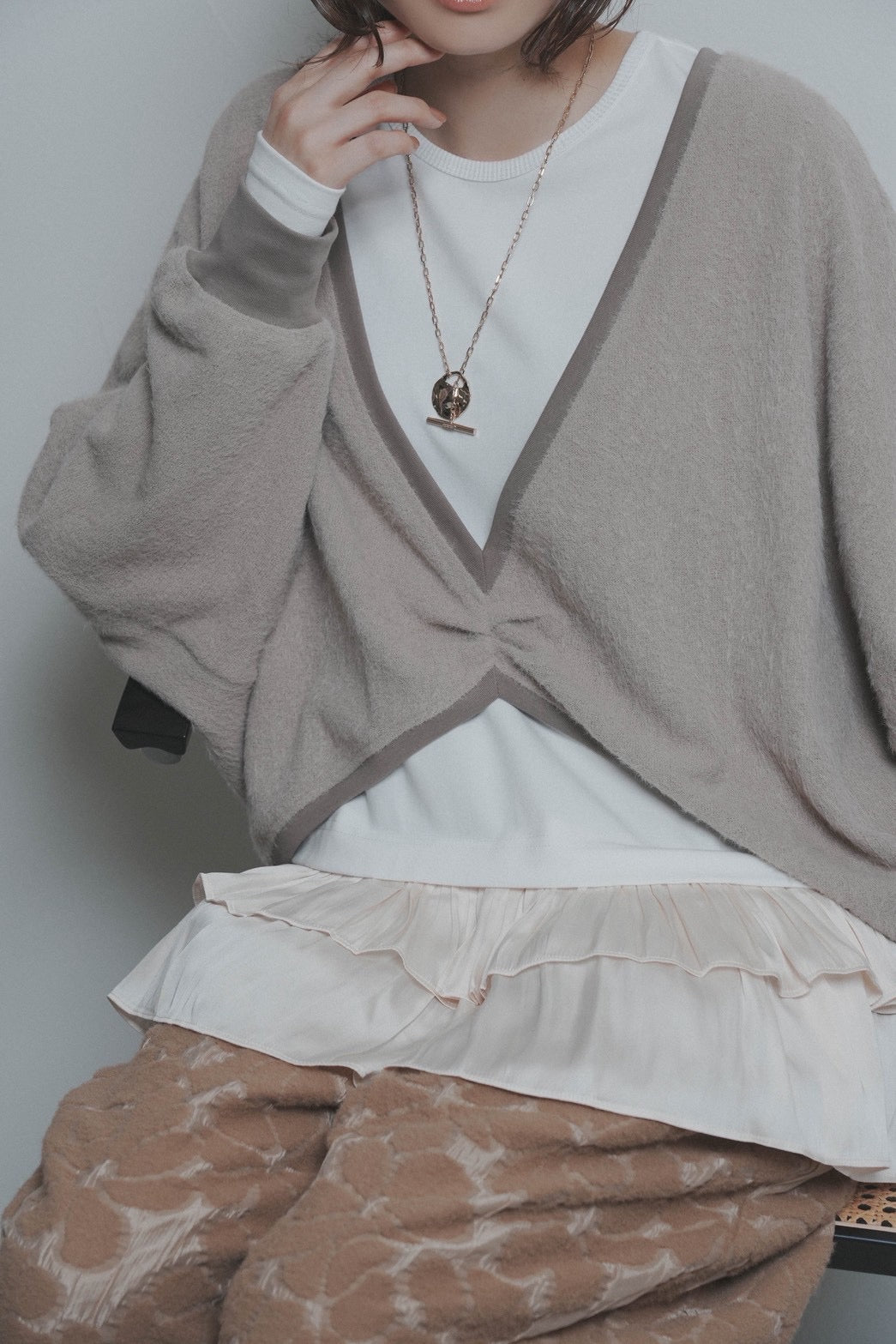 【CYAN 2026 AW VOL.2】ショートシャギーVブラウス - 10月下旬頃発送 - Champdelarose